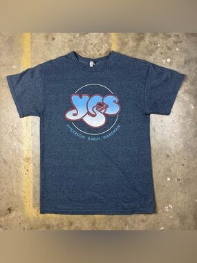 Yes T-Shirt Size Medium North American 2017 Tour Tee Rock Concert Band Merch '17
